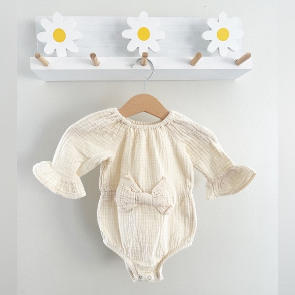 Greyson Collective Bow Waffle Knit Bubble Onsie creme beige Neutral - Picture 1 of 4